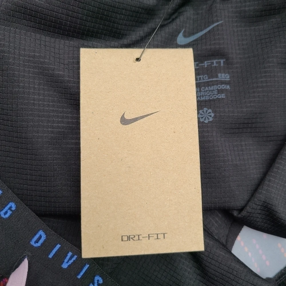 NWT Nike Run Division Stride 5